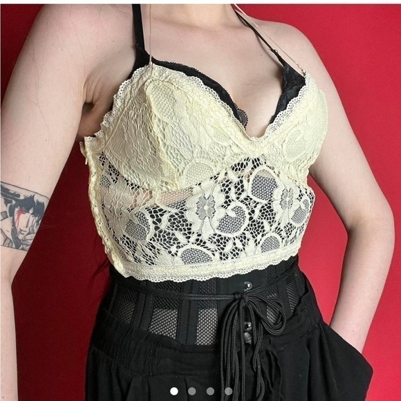 Revamped Tops - Cream lace bustier crop with string ties 🤍🤍